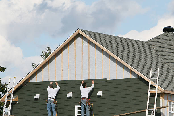 Professional Siding Installation technician working in Willow Grove, TX